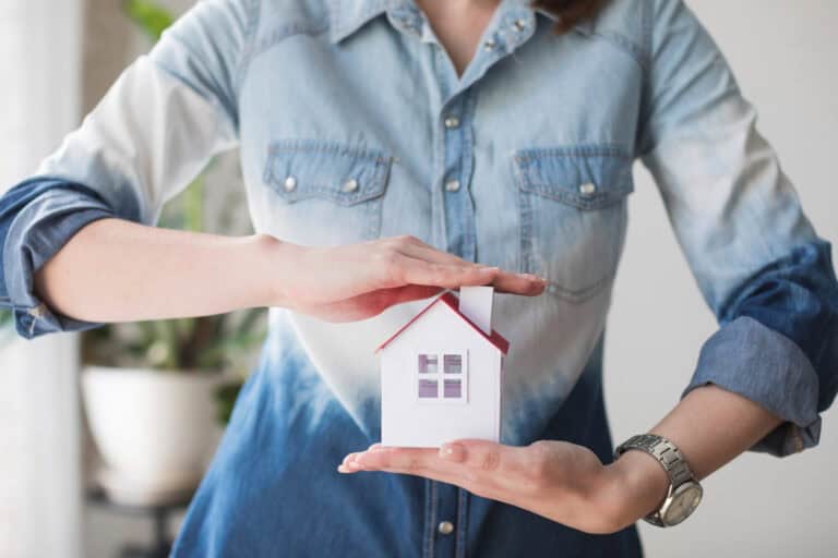Segurança Residencial: Como Proteger Sua Casa Quando Está Viajando